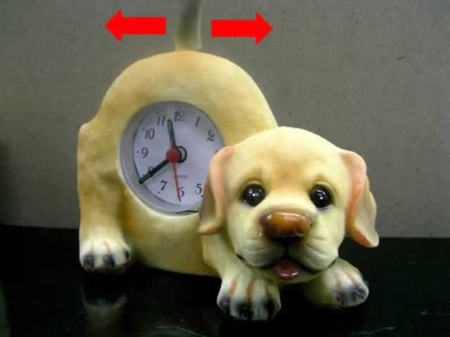 Labrador Vibrate Tail Desktop Clock